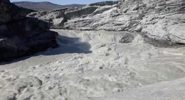 VIDEO Snimke otkrile strašno stanje na Grenlandu. Led se topi kao nikad do sada