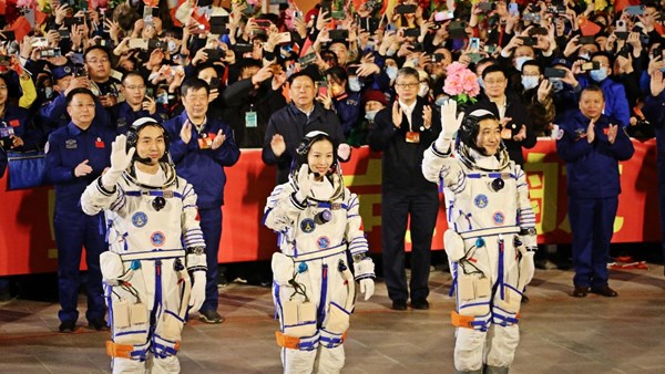 VIDEO Troje kineskih astronauta uspješno se vratilo na Zemlju