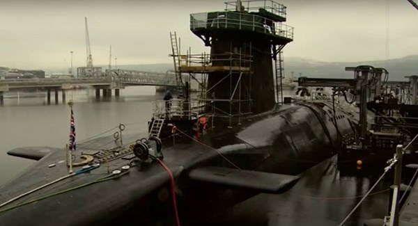 U Britaniji ratnu nuklearnu podmornicu popravljali ljepilom
