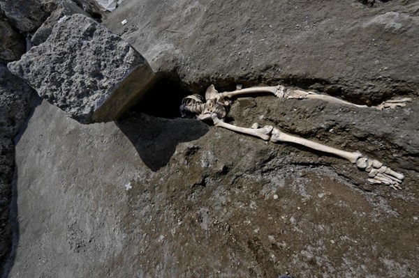 Znanstvenici pronašli kostur "najnesretnijeg čovjeka ikad", tviteraši se ne prestaju smijati