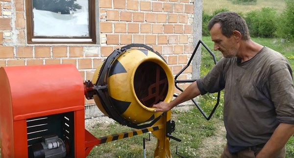 Bosanac koji je od miješalice za beton napravio perilicu rublja ima novi ludi izum