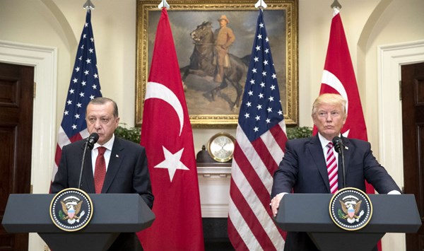 Turska lira i dalje tone dok se Erdogan svađa s Trumpom