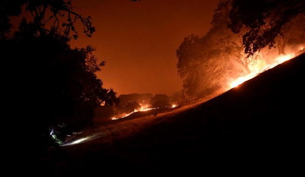 Veliki požari u Kaliforniji, oštećeni brojni objekti, deseci tisuća evakuirani