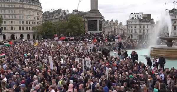 U Londonu traju masovni prosvjedi protiv korona-mjera, okupile se tisuće ljudi