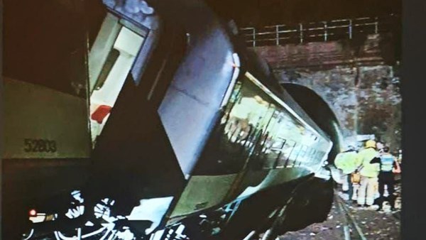 Sudar vlakova u Britaniji, ozlijeđeno nekoliko putnika