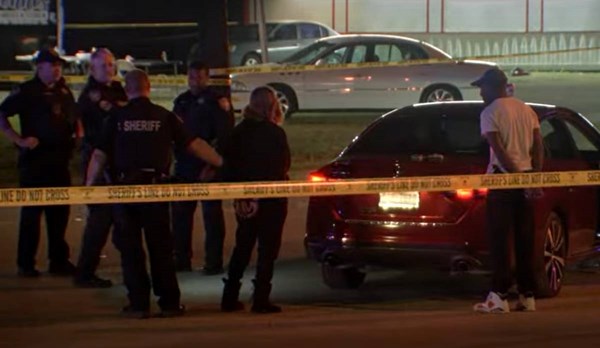 Napadači u SAD-u pucali iz auta na ljude na bdjenju: Ubili jednu ženu, ranili njih 13