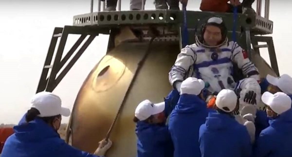 VIDEO Kineski astronauti vratili se na Zemlju nakon povijesne svemirske misije