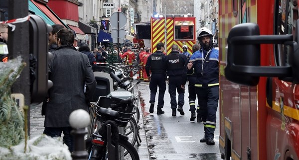 Troje mrtvih u pucnjavi u centru Pariza. Objavljena snimka uhićenja napadača
