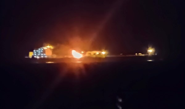 Huti projektilom pogodili tanker, zapalio se. U pomoć pozvani vojni brodovi