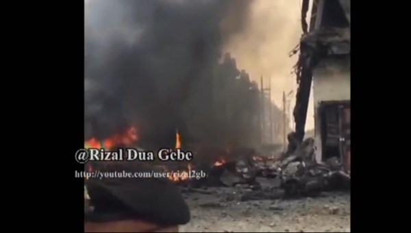 Vojni avion srušio se na hotel na Sumatri, stotine mrtvih