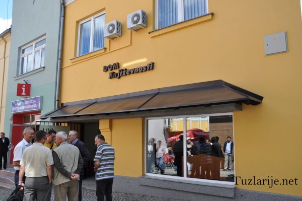 Tuzlarije - Dom knji�evnosti